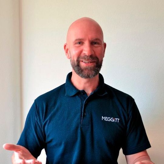 Markus Rettig, Business Development Manager bei Precision Micro, erklärt die Vorteile des Ätzens. Markus Rettig, Business Development Manager bei Precision Micro, erklärt die Vorteile des Ätzens.
