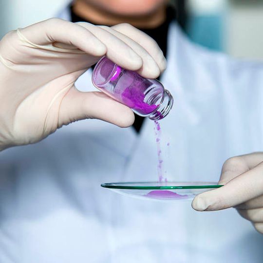Pinkfarbenes, mikrokristallines Lithium-Kobaltphosphat-Pulver Pinkfarbenes, mikrokristallines Lithium-Kobaltphosphat-Pulver