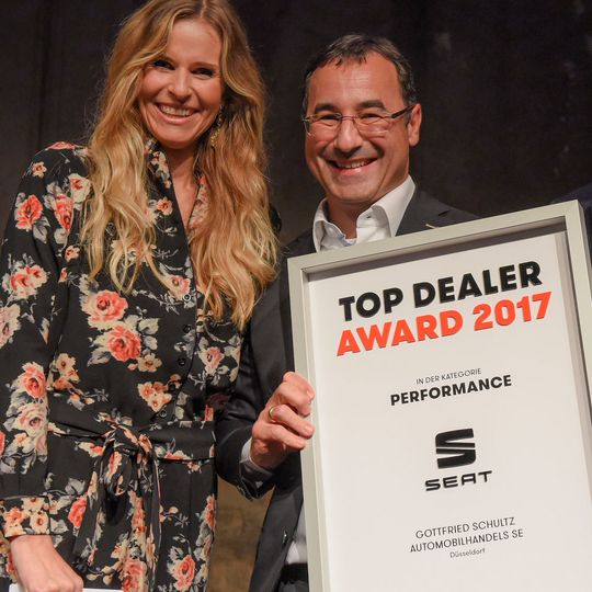 Während des Seat-Partnerdialogs 2017 in Leipzig hat der Importeur Händler mit dem Top Dealer Award ausgezeichnet. Während des Seat-Partnerdialogs 2017 in Leipzig hat der Importeur Händler mit dem Top Dealer Award ausgezeichnet.