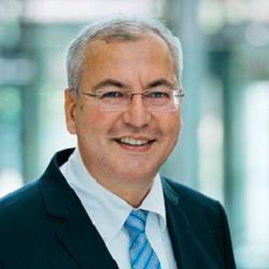 Mit Jürgen Meyer will Rohde & Schwarz das wichtige Marktsegment Automotive stärken. Mit Jürgen Meyer will Rohde & Schwarz das wichtige Marktsegment Automotive stärken.