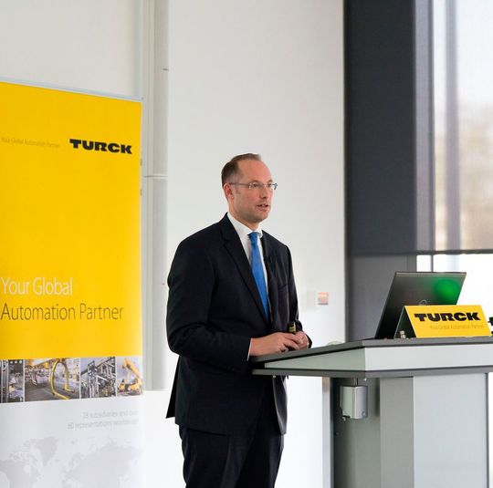 Turck-Geschäftsführer Christian Wolf freut sich über viele Bestmarken im diesjährigen Geschäftsjahr.Zukünftig soll das Thema IT- und Software Know-how auch bei Turck zu einer Schlüsselressource werden. Turck-Geschäftsführer Christian Wolf freut sich über viele Bestmarken im diesjährigen Geschäftsjahr.Zukünftig soll das Thema IT- und Software Know-how auch bei Turck zu einer Schlüsselressource werden.