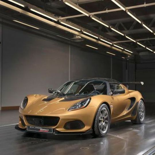 Lotus legt mit der Elise Cup 260 ein weiteres Elise-Derivat auf. Lotus legt mit der Elise Cup 260 ein weiteres Elise-Derivat auf.