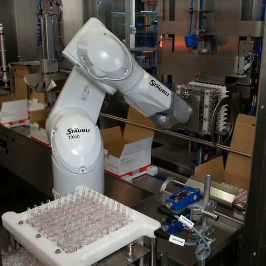 Nordels entschied sich für einen TX60 von Stäubli, weil er wie alle Sechsachser der TX-Baureihen bereits in Standardausführung Reinraumklasse ISO 5 erfüllt. Nordels entschied sich für einen TX60 von Stäubli, weil er wie alle Sechsachser der TX-Baureihen bereits in Standardausführung Reinraumklasse ISO 5 erfüllt.