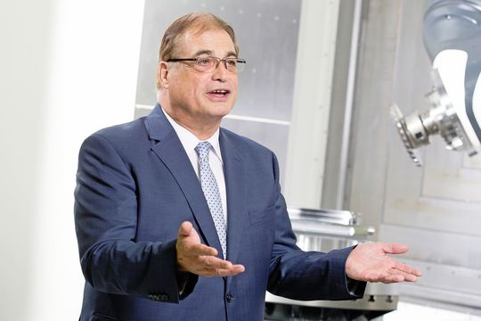 «Bei uns arbeiten keine Nummern, sondern bei uns arbeiten Menschen.» Lothar Horn, Geschäftsführer der Paul Horn GmbH «Bei uns arbeiten keine Nummern, sondern bei uns arbeiten Menschen.» Lothar Horn, Geschäftsführer der Paul Horn GmbH