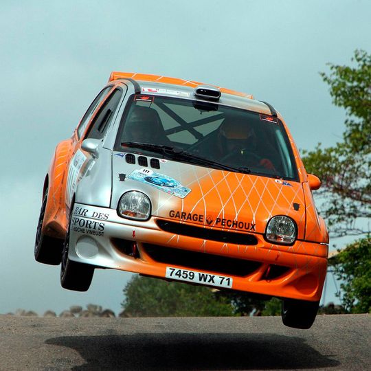 Der Twingo kam auch als Ralley-Fahrzeug zum Einsatz. Der umgebaute Kleinwagen leistet 118 kW/160 PS.