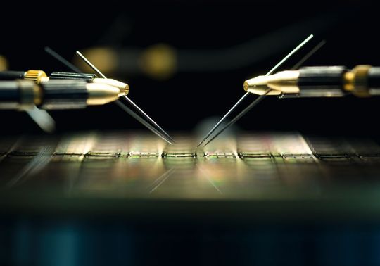 Bild 1: Die mathematischen Modelle des Fraunhofer IIS/EAS zur Vorhersage von Alterungsvorgängen an Transistoren berücksichtigen auch komplexe Abhängigkeiten. Bild 1: Die mathematischen Modelle des Fraunhofer IIS/EAS zur Vorhersage von Alterungsvorgängen an Transistoren berücksichtigen auch komplexe Abhängigkeiten.