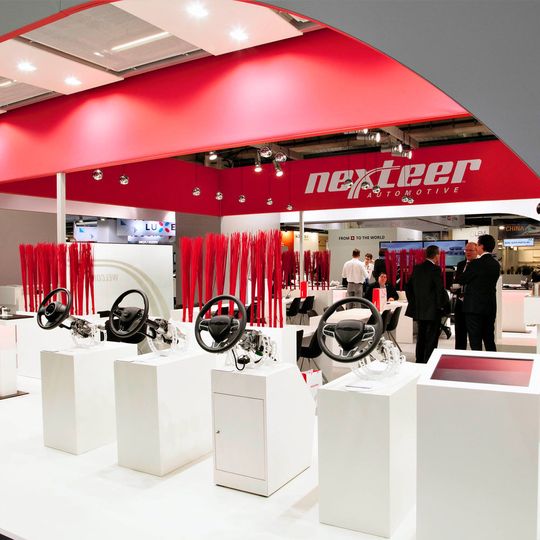 Nexteer und Wabco kooperieren bei aktiven Lenksysteme für Nutzfahrzeuge. Auf der IAA 2017 zeigte der Zulieferer bereits seine Lenk-Konzepte für autonom fahrende Fahrzeuge. Nexteer und Wabco kooperieren bei aktiven Lenksysteme für Nutzfahrzeuge. Auf der IAA 2017 zeigte der Zulieferer bereits seine Lenk-Konzepte für autonom fahrende Fahrzeuge.