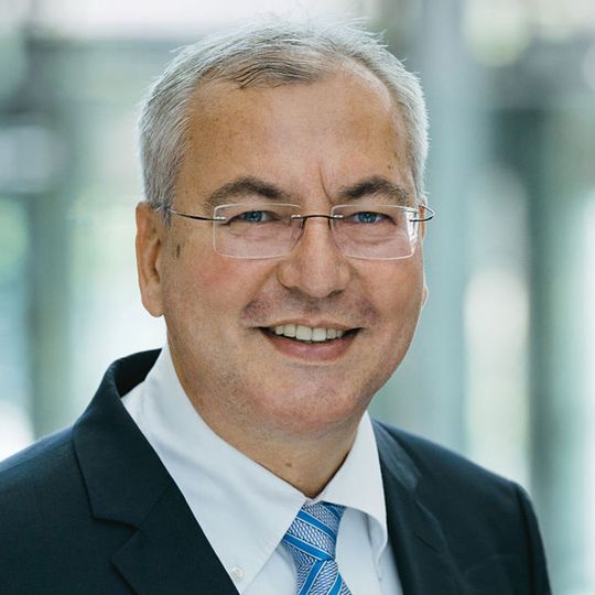 Jürgen Meyer soll als neuer Marktsegmentleiter Automotive bei Rohde & Schwarz das Portfolio an Automotive-Ethernet- und Radar-Testlösungen im Markt positionieren und weiterentwickeln. Jürgen Meyer soll als neuer Marktsegmentleiter Automotive bei Rohde & Schwarz das Portfolio an Automotive-Ethernet- und Radar-Testlösungen im Markt positionieren und weiterentwickeln.