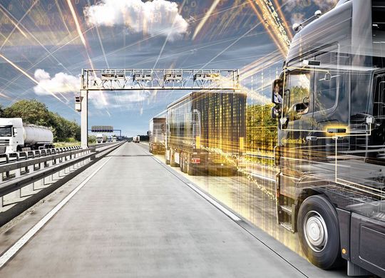Die Platooning-Technologie dient für mehr Effizienz und Sicherheit und ist nicht dazu da, den Fahrer zu ersetzen. Die Platooning-Technologie dient für mehr Effizienz und Sicherheit und ist nicht dazu da, den Fahrer zu ersetzen.