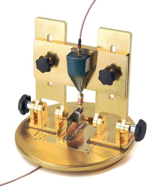 Die EMV der Steckverbinder: Derzeit gibt es keinen Parameter für Steckverbinder, der das EMV-Verhalten hinreichend charakterisiert. Die EMV der Steckverbinder: Derzeit gibt es keinen Parameter für Steckverbinder, der das EMV-Verhalten hinreichend charakterisiert.