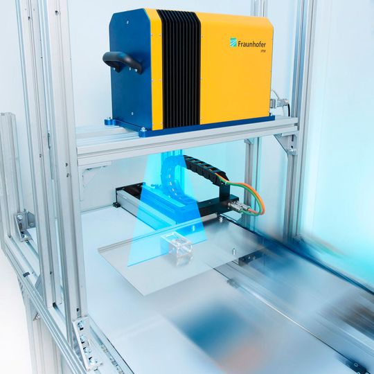 Das bildgebende Inline-Messsystem F-Scanner untersucht Bauteile während der Fertigung punktgenau auf Verschmutzungen. Das bildgebende Inline-Messsystem F-Scanner untersucht Bauteile während der Fertigung punktgenau auf Verschmutzungen.