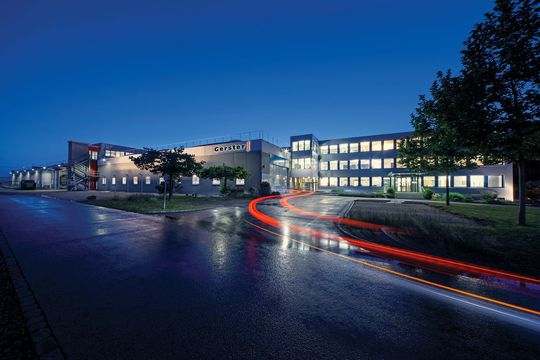 Die Härterei Gerster AG investiert an ihrem Standort gezielt in den Ausbau der Produktionsanlagen, um die Kapazitäten für ihre Kunden auch bei kurzfristigen Anfragen weiter zu steigern. Die Härterei Gerster AG investiert an ihrem Standort gezielt in den Ausbau der Produktionsanlagen, um die Kapazitäten für ihre Kunden auch bei kurzfristigen Anfragen weiter zu steigern.
