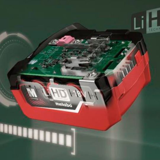 Der elektromagnetische Aufbau der Metabo LiHD-Akkupacks mit hochstromfähigen Stromschienen und vergrößerten Kontakten liefert langanhaltende Leistung. Der elektromagnetische Aufbau der Metabo LiHD-Akkupacks mit hochstromfähigen Stromschienen und vergrößerten Kontakten liefert langanhaltende Leistung.