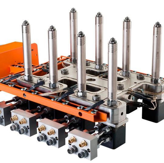 According to Hasco, the hot runner system is an optimum compromise between mounted systems and hot halves. According to Hasco, the hot runner system is an optimum compromise between mounted systems and hot halves.