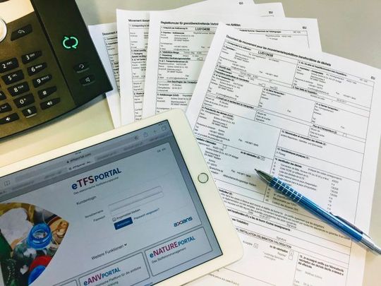 Mit dem E-TFS-Portal von Axians kommunizieren Unternehmen papierlos. Weiterhin sind die gewohnten Kommunikationsvarianten Fax und E-Mail integriert.