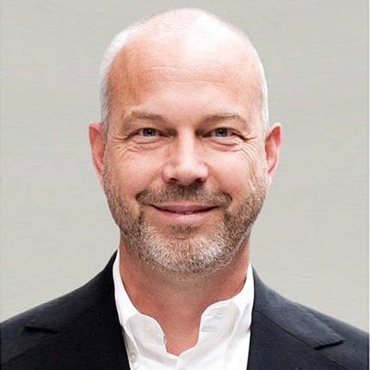 Johannes Linden hat zum 16.10.2017 den Vorsitz der Geschäftsführung (CEO) der M&R Automation übernommen. Johannes Linden hat zum 16.10.2017 den Vorsitz der Geschäftsführung (CEO) der M&R Automation übernommen.