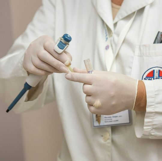 Auch in klinischen Laboren wird bereits seit einigen Jahren verstärkt die LC-MS/MS eingesetzt. Auch in klinischen Laboren wird bereits seit einigen Jahren verstärkt die LC-MS/MS eingesetzt.