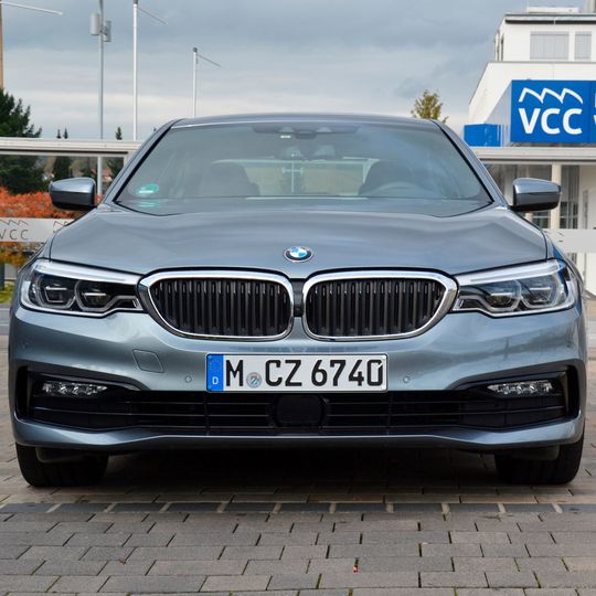 Seit Februar versucht die neue 5er-Limousine von BMW, vor allem gewerbliche Kunden einzufangen. Jedoch ist 2017 nicht alles nach Plan gelaufen. Hersteller und Handel setzen jetzt auf das erste volle Verkaufsjahr 2018. Seit Februar versucht die neue 5er-Limousine von BMW, vor allem gewerbliche Kunden einzufangen. Jedoch ist 2017 nicht alles nach Plan gelaufen. Hersteller und Handel setzen jetzt auf das erste volle Verkaufsjahr 2018.