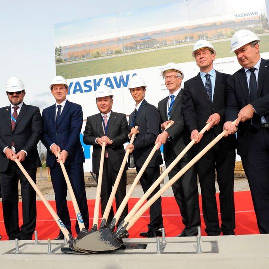 Am 2. November fand der Spatenstich für die neue Roboterfabrik von Yaskawa in Slowenien statt. Am 2. November fand der Spatenstich für die neue Roboterfabrik von Yaskawa in Slowenien statt.