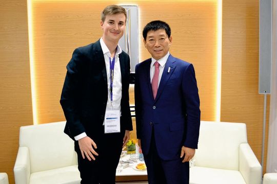 Seltener Gesprächspartner: »kfz-betrieb«-Redakteur Christoph Seyerlein traf Great-Wall-Motors-Chef Jack Wey auf der IAA zum Interview.