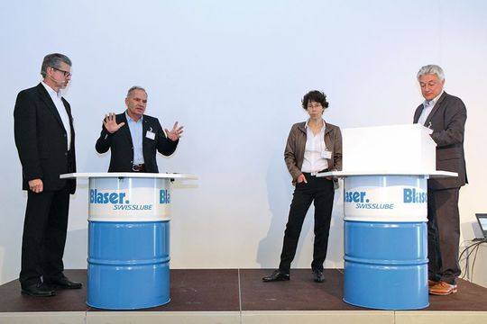 Abschliessende Podiumsdiskussion auf der ersten Insight-Veranstaltung zum Thema «Kostenoptimiert zerspant – sicher gereinigt» bei Blaser Swisslube. Abschliessende Podiumsdiskussion auf der ersten Insight-Veranstaltung zum Thema «Kostenoptimiert zerspant – sicher gereinigt» bei Blaser Swisslube.