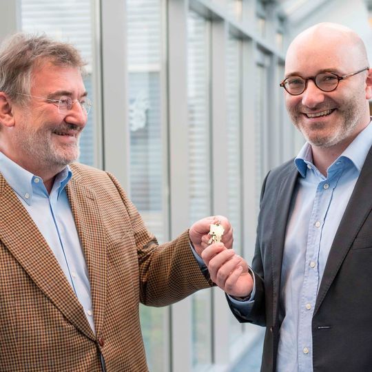 LIS-Firmengründer Hilmar Wagner hat seine stimmberechtigten Unternehmensanteile auf seinen Sohn Magnus Wagner übertragen. LIS-Firmengründer Hilmar Wagner hat seine stimmberechtigten Unternehmensanteile auf seinen Sohn Magnus Wagner übertragen.