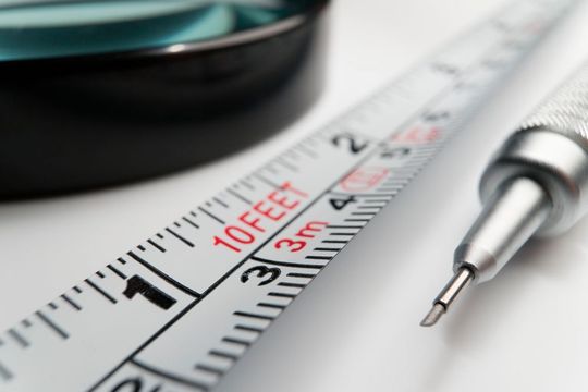 Ein einzelner ganzheitlicher Test zum Abschluss genügt nicht: Entlang jeder einzelnen Phase einer durchgängigen Softwareentwicklung lohnt es sich, einen geeigneten Testmaßstab anzusetzen. Ein einzelner ganzheitlicher Test zum Abschluss genügt nicht: Entlang jeder einzelnen Phase einer durchgängigen Softwareentwicklung lohnt es sich, einen geeigneten Testmaßstab anzusetzen.