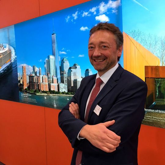 Rudolf Egbert, Geschäftsführer Arcelor Mittal Comercial Germany Flat Products, erklärt am Stand die Vorzüge von Digital Twin. Rudolf Egbert, Geschäftsführer Arcelor Mittal Comercial Germany Flat Products, erklärt am Stand die Vorzüge von Digital Twin.