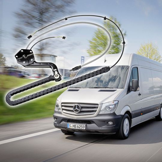 Die Energieführungssysteme von Tsubaki Kabelschlepp kommen bei Daimler zum Einsatz. Sie sollen für die permanente Bestromung von Schiebetüren sorgen. Die Energieführungssysteme von Tsubaki Kabelschlepp kommen bei Daimler zum Einsatz. Sie sollen für die permanente Bestromung von Schiebetüren sorgen.