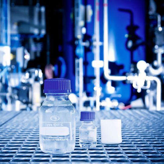 Verschiedene Hersteller forschen schon länger an synthetischen Kraftstoffen. Verschiedene Hersteller forschen schon länger an synthetischen Kraftstoffen.