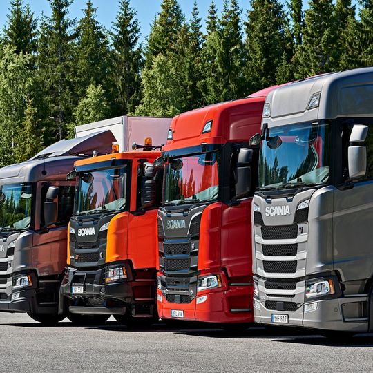 Dassault Systèmes‘ 3D-Experience Plattform beschleunigt in Zukunft die Digitalisierungsstrategie von Scania. Funktionale Eigenschaften und Prozesse können so realistischer simuliert werden. Dassault Systèmes‘ 3D-Experience Plattform beschleunigt in Zukunft die Digitalisierungsstrategie von Scania. Funktionale Eigenschaften und Prozesse können so realistischer simuliert werden.
