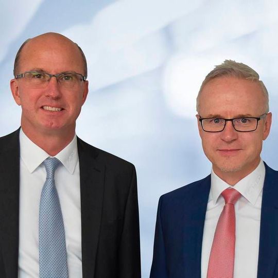 Die neuen Geschäftsführer von Rampf Machine Systems, Dirk Haumann (links) und Thomas Altmann, wollen das Produkt- und Serviceangebot des weltgrößten Mineralgussproduzenten mit Sitz in Wangen (bei Göppingen) weiter ausbauen. Die neuen Geschäftsführer von Rampf Machine Systems, Dirk Haumann (links) und Thomas Altmann, wollen das Produkt- und Serviceangebot des weltgrößten Mineralgussproduzenten mit Sitz in Wangen (bei Göppingen) weiter ausbauen.