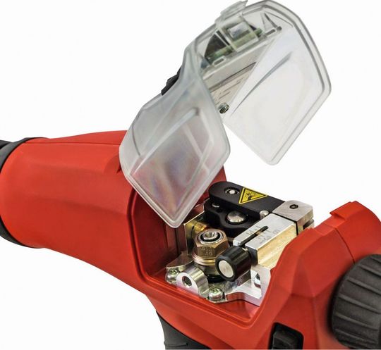 Mit dem von Fronius entwickelten Kombinationssystem TPS/i CMT kommt beim Schweißen auch der sogenannte Pullmig-Brenner ins Spiel. Viele Anwender, so auch die Porsche AG, schätzten die bequeme Art, mit der er zu bedienen sei. Mit dem von Fronius entwickelten Kombinationssystem TPS/i CMT kommt beim Schweißen auch der sogenannte Pullmig-Brenner ins Spiel. Viele Anwender, so auch die Porsche AG, schätzten die bequeme Art, mit der er zu bedienen sei.
