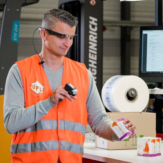 Ab sofort setzt Unitax Pick-by-Vision-Technik von Picavi zur Unterstützung seiner Kommissionierer ein. Ab sofort setzt Unitax Pick-by-Vision-Technik von Picavi zur Unterstützung seiner Kommissionierer ein.