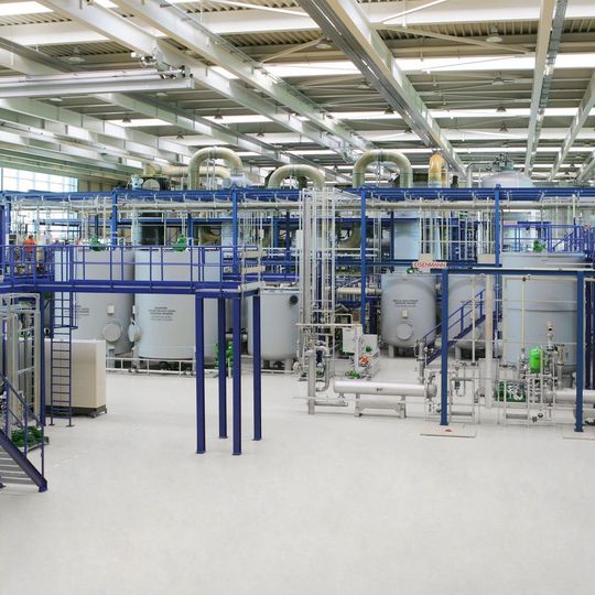 Vormontage der Chemiewaffenvernichtungsanlage mit Abwasseraufbereitung, Turaktor und integrierter Abluftreinigung für den Standort Potschep, Russland. Vormontage der Chemiewaffenvernichtungsanlage mit Abwasseraufbereitung, Turaktor und integrierter Abluftreinigung für den Standort Potschep, Russland.
