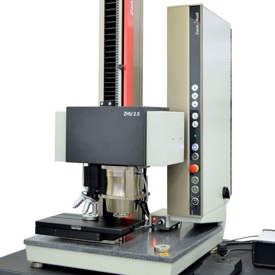 Die universelle Prüfmaschine ZHU/Zwickiline für die Härteprüfung mit Eindringtiefenmessung. Die universelle Prüfmaschine ZHU/Zwickiline für die Härteprüfung mit Eindringtiefenmessung.