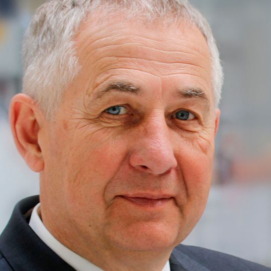 „Nur der Wandel ist ganz sicher“, gab Prof. Matthias Putz, Leiter des Fraunhofer-IWU in Chemnitz, den Teilnehmern des 8. Karosseriebau-Kolloquiums mit auf den Weg. „Nur der Wandel ist ganz sicher“, gab Prof. Matthias Putz, Leiter des Fraunhofer-IWU in Chemnitz, den Teilnehmern des 8. Karosseriebau-Kolloquiums mit auf den Weg.