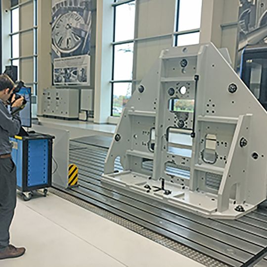 Bimatec Soraluce hat auf seiner Hausausstellung mit dem Visup 3D ein visuelles automatisertes Sytem zum Ausrichten von Rohteilen vorgestellt. Bimatec Soraluce hat auf seiner Hausausstellung mit dem Visup 3D ein visuelles automatisertes Sytem zum Ausrichten von Rohteilen vorgestellt.