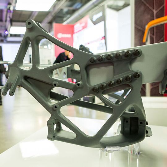 Die Marktstudie „Leichtbau als Innovationstreiber“ erläutert die Treiber für den automobilen Leichtbau – von den gesetzlichen Anforderungen und Ressourcenschonung über die Elektromobilität bis zur verbesserten Fahrdynamik. Die Marktstudie „Leichtbau als Innovationstreiber“ erläutert die Treiber für den automobilen Leichtbau – von den gesetzlichen Anforderungen und Ressourcenschonung über die Elektromobilität bis zur verbesserten Fahrdynamik.