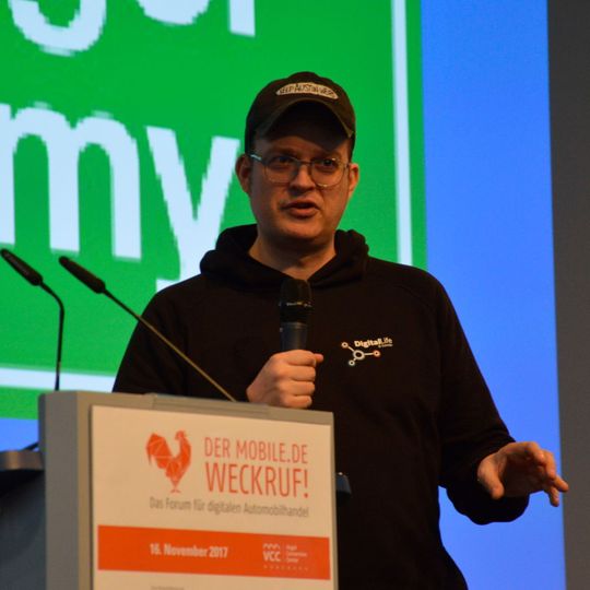 Sascha Pallenberg, Tech-Blogger und Teil der Unternehmenskommunikation des Daimler-Konzerns. Sascha Pallenberg, Tech-Blogger und Teil der Unternehmenskommunikation des Daimler-Konzerns.