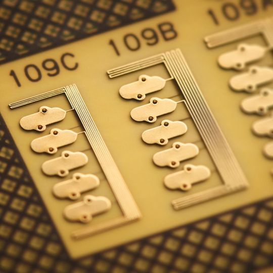 Mit DenciTec ergänzt Cicor sein Leistungsspektrum mit einer Lösung, die hochminiaturisierte Schaltungen mit höchster Zuverlässigkeit bietet. Mit DenciTec ergänzt Cicor sein Leistungsspektrum mit einer Lösung, die hochminiaturisierte Schaltungen mit höchster Zuverlässigkeit bietet.