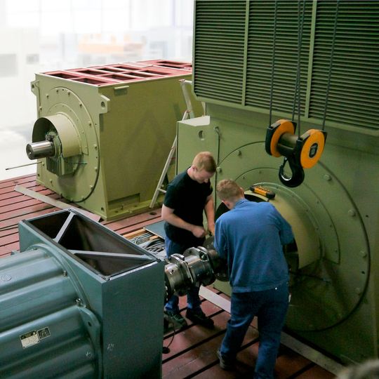 Menzel Elektromotoren betreibt zwei eigene Lastprüffelder in Berlin in einer speziell ausgebauten Testhalle. Menzel Elektromotoren betreibt zwei eigene Lastprüffelder in Berlin in einer speziell ausgebauten Testhalle.
