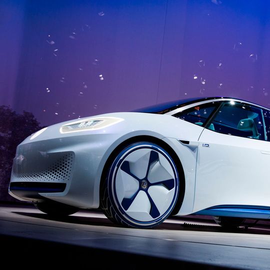 Automobiler Leichtbau: Für die Fahrzeuge der Zukunft werden leichte und feste Bauteile benötigt, die sich günstig herstellen lassen. Automobiler Leichtbau: Für die Fahrzeuge der Zukunft werden leichte und feste Bauteile benötigt, die sich günstig herstellen lassen.