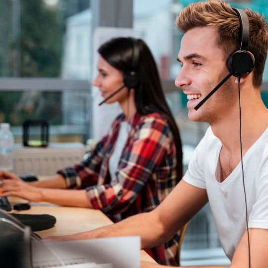 Telefonagenten können Erreichbarkeit rund um die Uhr gewährleisten.