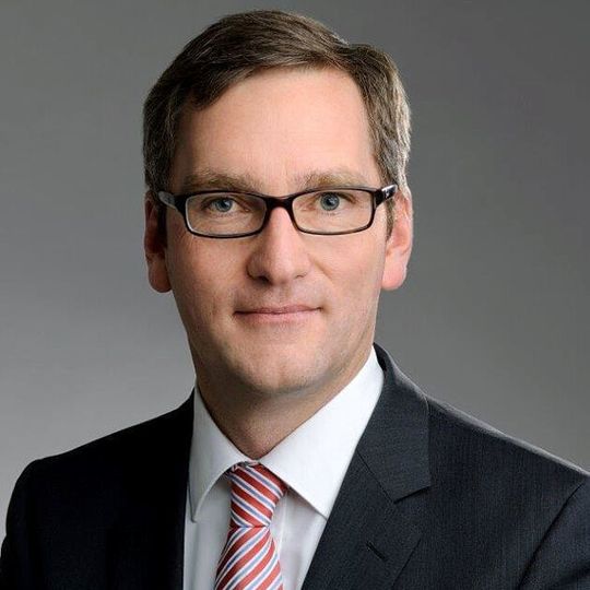 Volker Hansen wird zum 1. Januar 2018 Geschäftsführer von Daimler Fleetboard sowie Leiter Digital Solutions & Services bei Mercedes-Benz Trucks. Volker Hansen wird zum 1. Januar 2018 Geschäftsführer von Daimler Fleetboard sowie Leiter Digital Solutions & Services bei Mercedes-Benz Trucks.