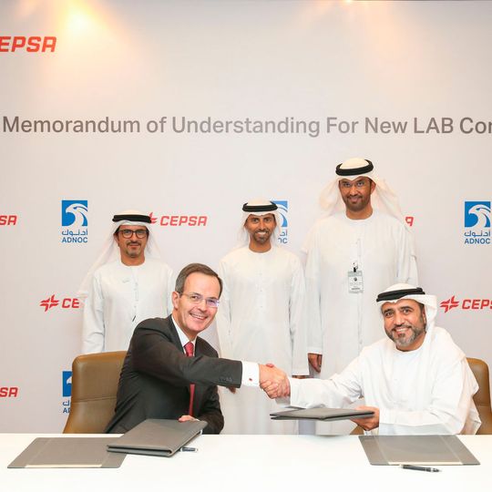 Sitting: Pedro Miró, CEO of Cepsa and Abdulaziz Abdulla Alhajri (Director of Downstream at Adnoc), and behind from left to right: Musabbeh Al Kaabi (CEO of Mubadala's Petroleum and Petrochemicals Platform), Suhail Al Mazrouei (Chairman of Cepsa) and Sultan Ahmed Al Jaber (CEO of Adnoc). Sitting: Pedro Miró, CEO of Cepsa and Abdulaziz Abdulla Alhajri (Director of Downstream at Adnoc), and behind from left to right: Musabbeh Al Kaabi (CEO of Mubadala's Petroleum and Petrochemicals Platform), Suhail Al Mazrouei (Chairman of Cepsa) and Sultan Ahmed Al Jaber (CEO of Adnoc).