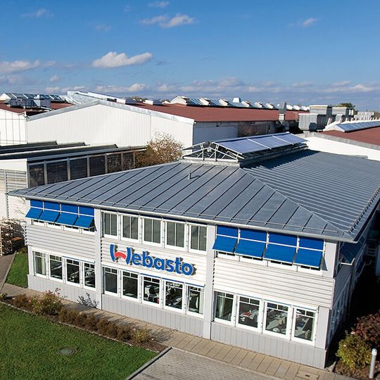 Die Webasto Gruppe investiert eigen Angaben zufolge mehr als zehn Millionen Euro in sein Werk im oberbayerischen Utting, um es für die Industrie 4.0 fit zu machen. Die Webasto Gruppe investiert eigen Angaben zufolge mehr als zehn Millionen Euro in sein Werk im oberbayerischen Utting, um es für die Industrie 4.0 fit zu machen.