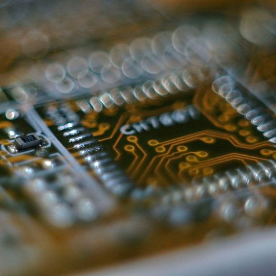 Sumitomo's high-purity chemicals for semiconductors are mainly used for precision cleaning in semiconductor micromachining. Sumitomo's high-purity chemicals for semiconductors are mainly used for precision cleaning in semiconductor micromachining.