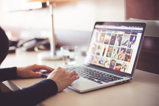 Was passiert eigentlich so auf Twitter und welche Beziehungen bestehen zwischen Marken und Kunden in Social Media? Der Social Media Outlook Report liefert Insights zur Social Media-Nutzung. Was passiert eigentlich so auf Twitter und welche Beziehungen bestehen zwischen Marken und Kunden in Social Media? Der Social Media Outlook Report liefert Insights zur Social Media-Nutzung.