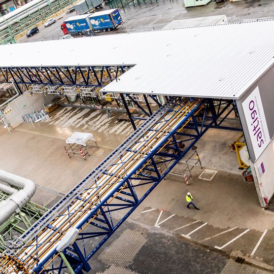 As part of the investment project, Saltigo has expanded its storage facilities to include an active container warehouse. It will ensure an even more efficient supply of raw materials and solvents for production in Zeto and the adjacent Plant 4. For this purpose, ISO tank containers stored can be connected directly to the production plants by means of a so-called pipe station and thus emptied or filled in this way. As part of the investment project, Saltigo has expanded its storage facilities to include an active container warehouse. It will ensure an even more efficient supply of raw materials and solvents for production in Zeto and the adjacent Plant 4. For this purpose, ISO tank containers stored can be connected directly to the production plants by means of a so-called pipe station and thus emptied or filled in this way.